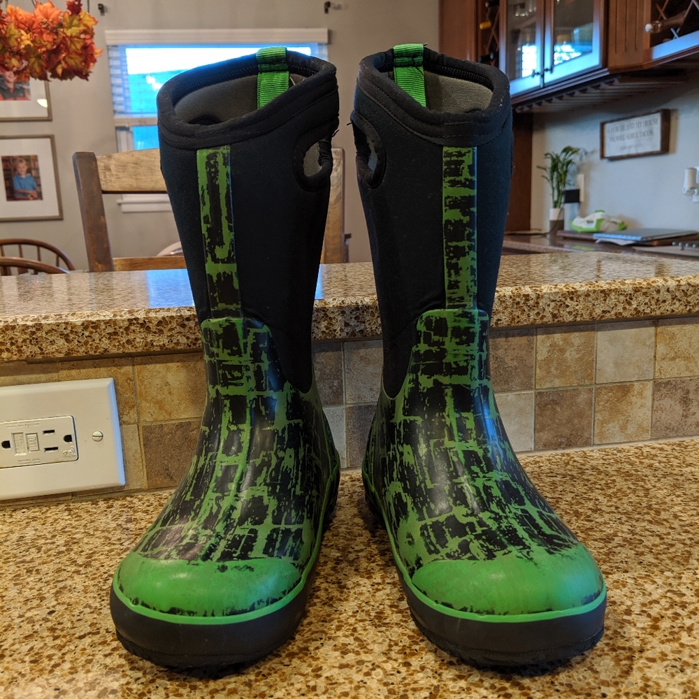 BOG boots size 1 youth